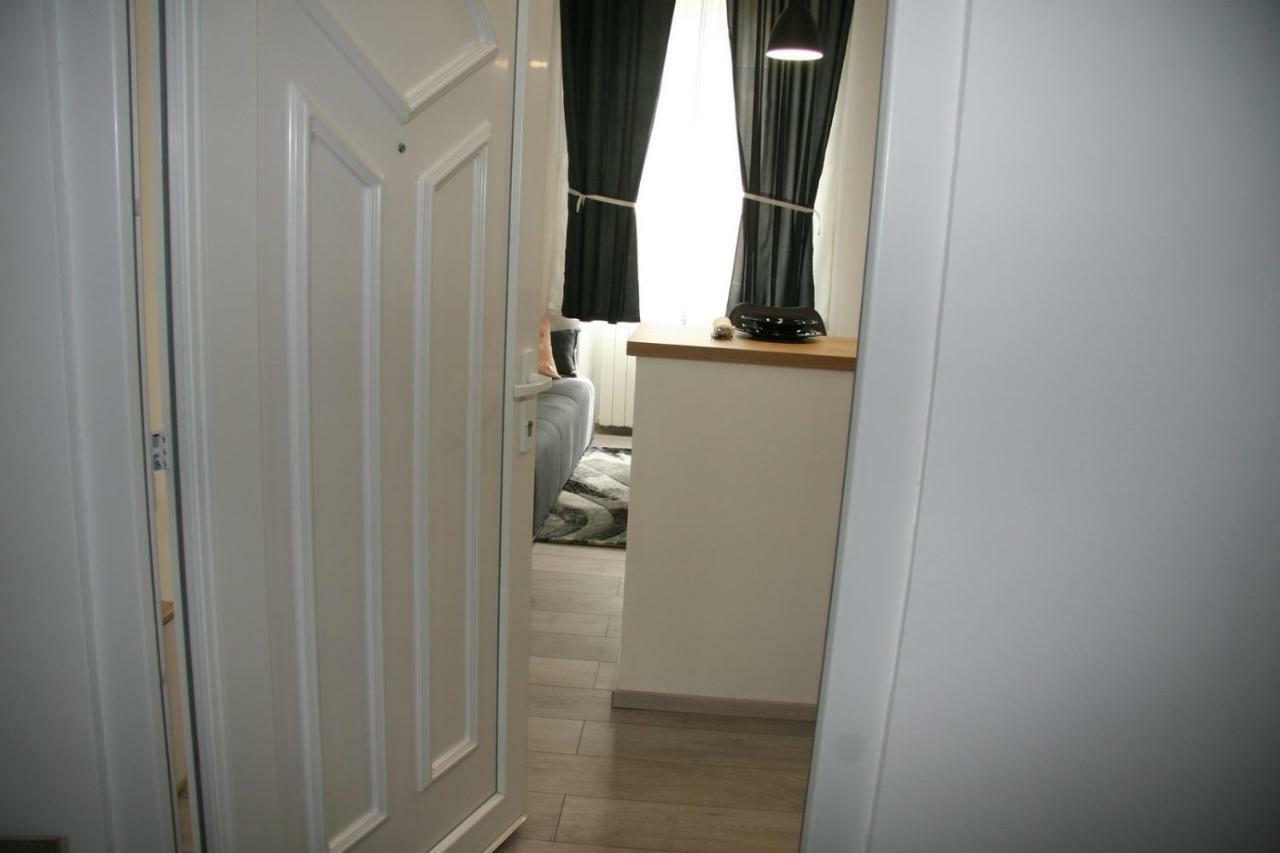 Stylish Apartment In City Center Pula Eksteriør billede
