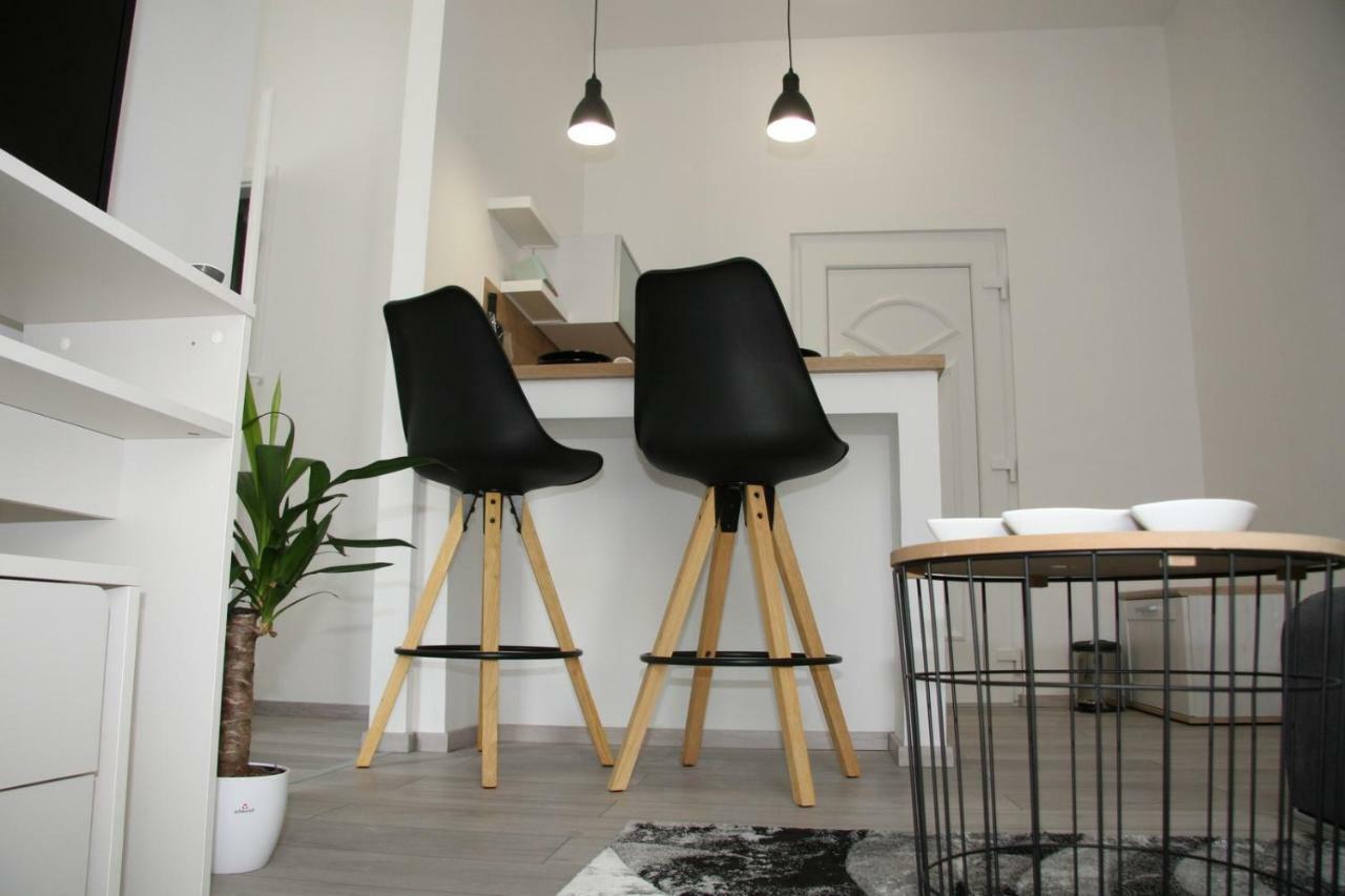 Stylish Apartment In City Center Pula Eksteriør billede