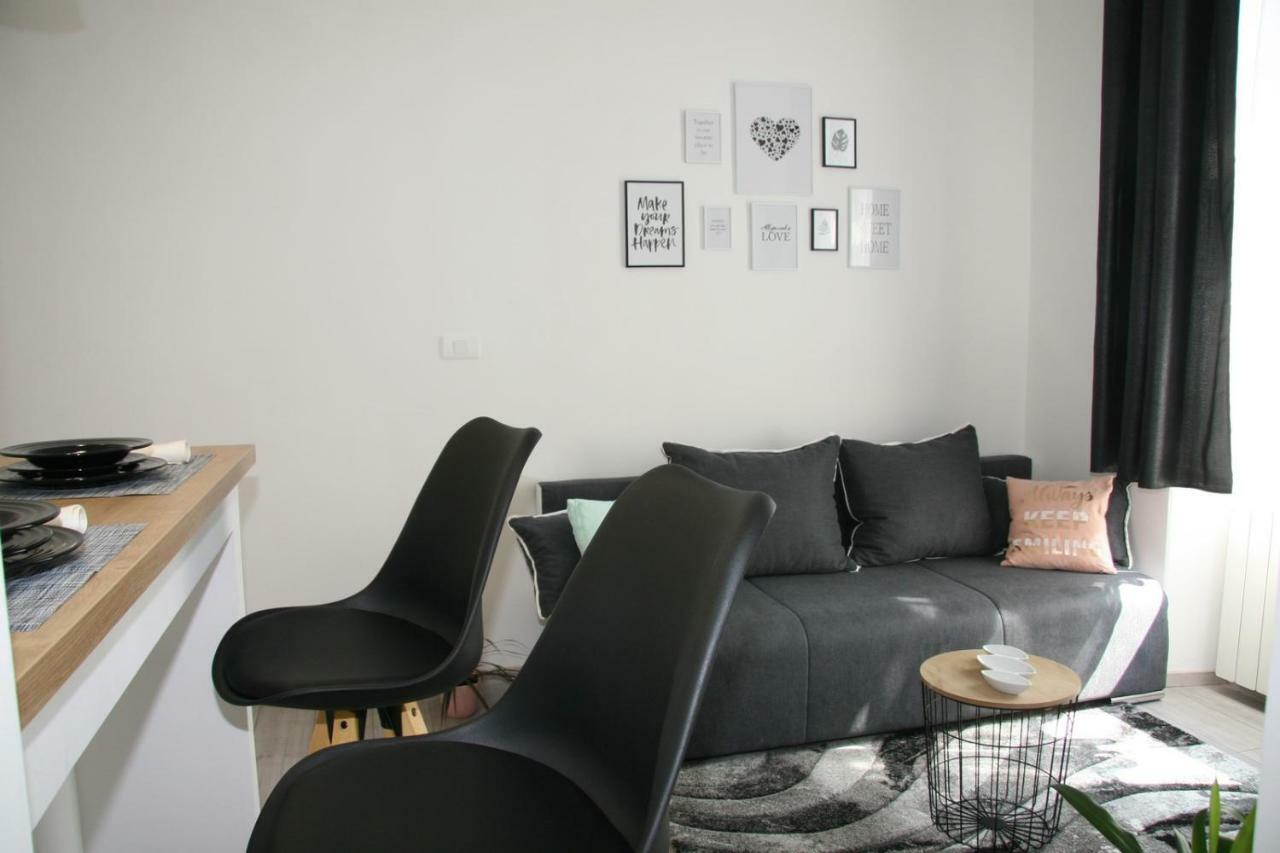Stylish Apartment In City Center Pula Eksteriør billede