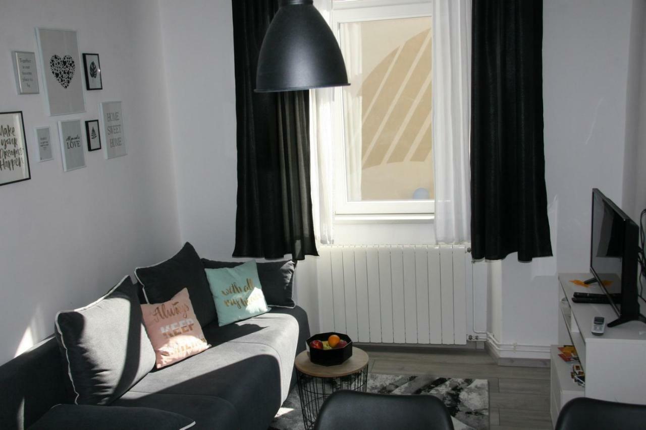 Stylish Apartment In City Center Pula Eksteriør billede
