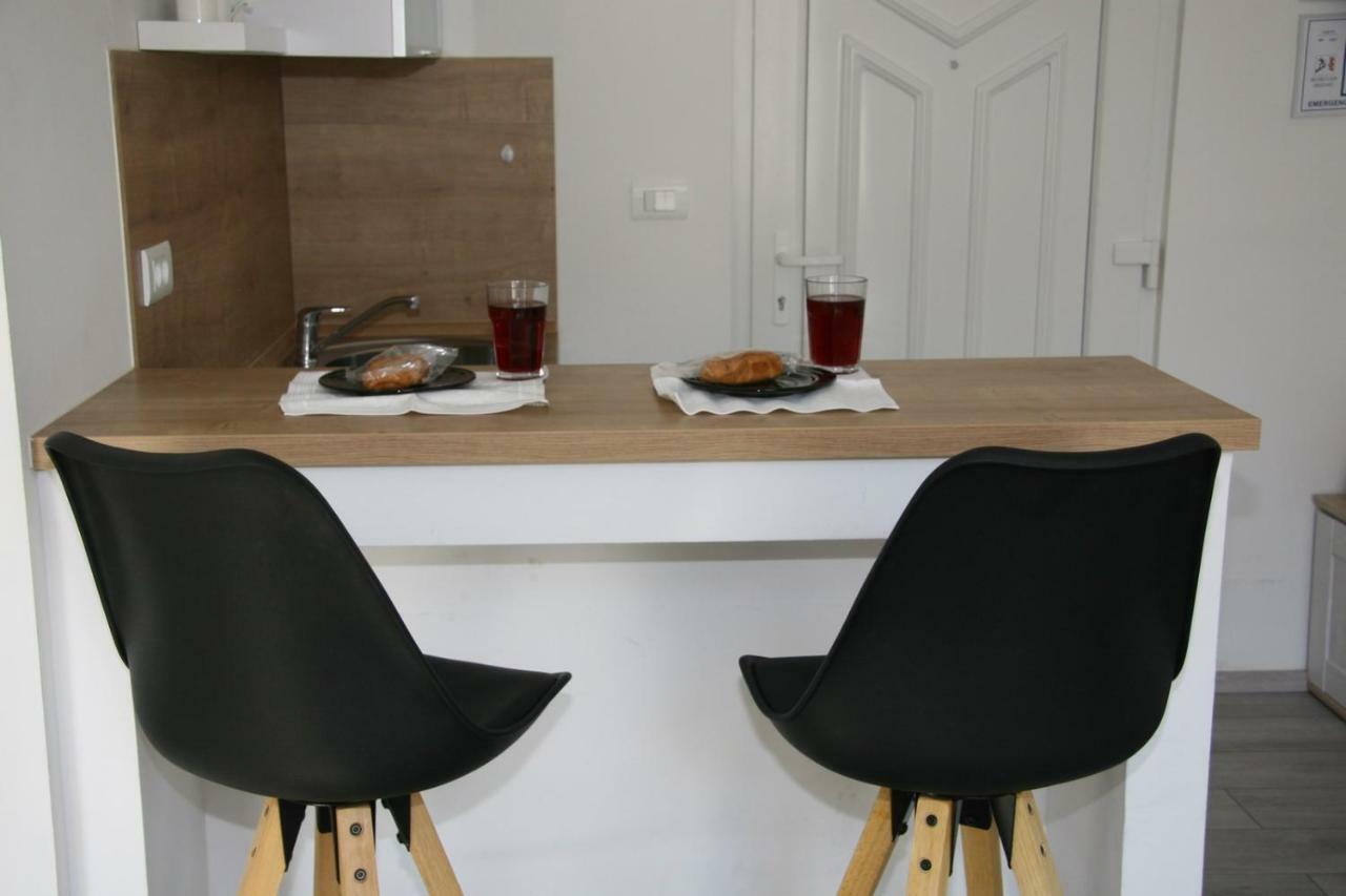 Stylish Apartment In City Center Pula Eksteriør billede