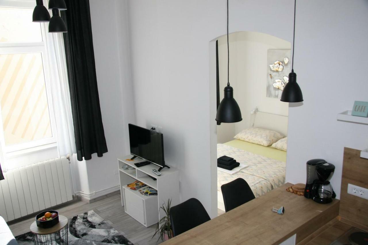 Stylish Apartment In City Center Pula Eksteriør billede